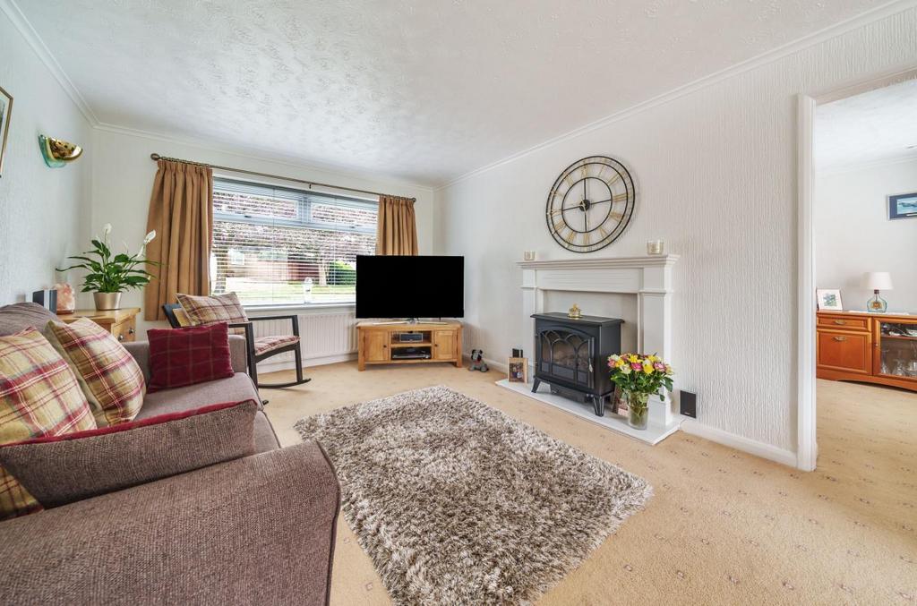 Holt Park Approach, Leeds, LS16 7PW 4 bed detached house £445,000