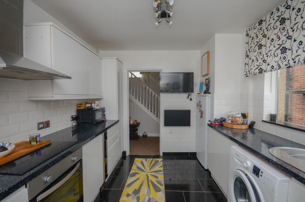 Kitchen pic 2.jpg
