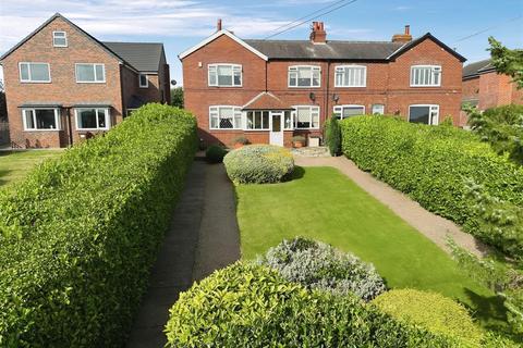 3 bedroom semi-detached house for sale - Selby Road, Garforth, Leeds