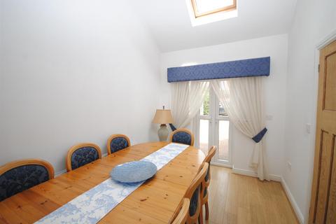 45 Selby Road, Garforth, Leeds, LS25 1LR