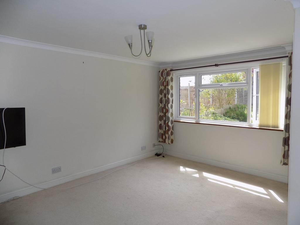 Knaves Hill, Leighton Buzzard, LU7 3 bed semidetached house £1,400