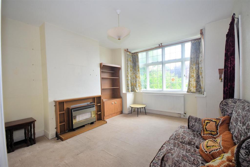 Carrington Crescent, Wendover HP22 2 bed terraced house for sale £300,000