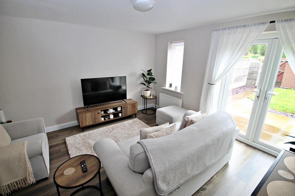 Southwick Drive, Tamworth 2 bed terraced house £190,000
