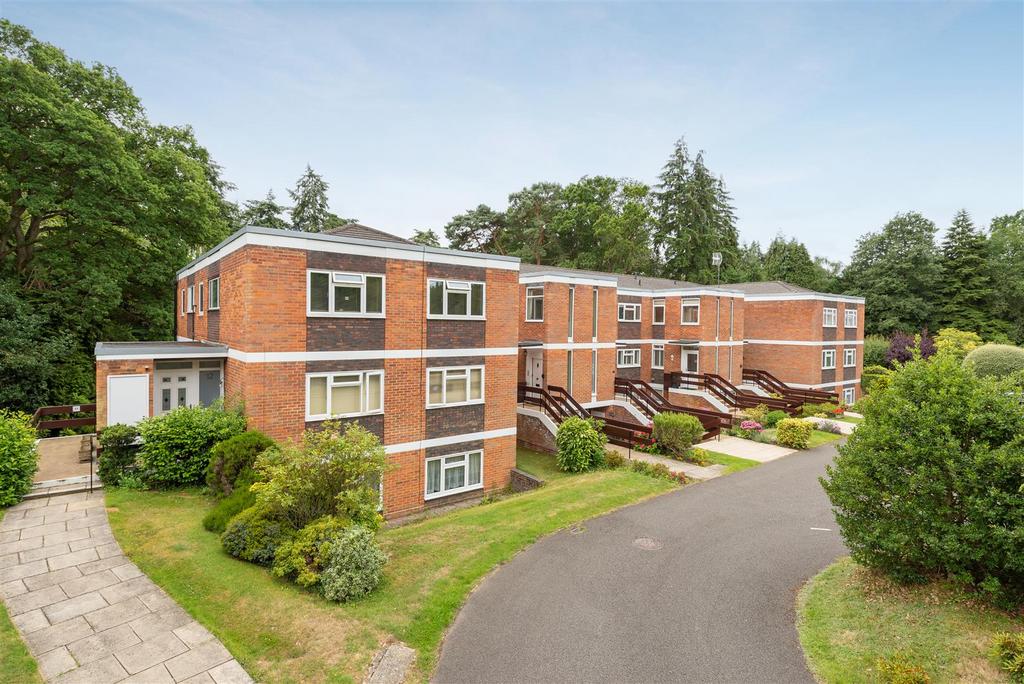 Knole Wood, Sunningdale 2 bed to rent £2,750 pcm (£635 pw)