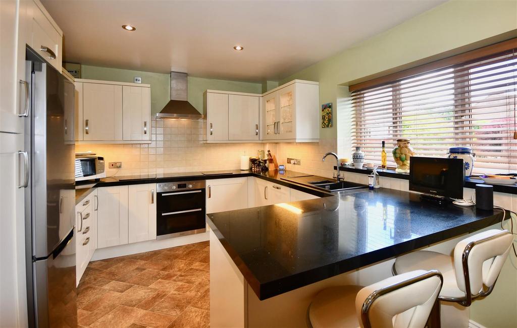 Refitted Kitchen/Breakfast Room