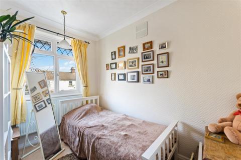 59 Worplesdon Road, Guildford, GU2 9RT