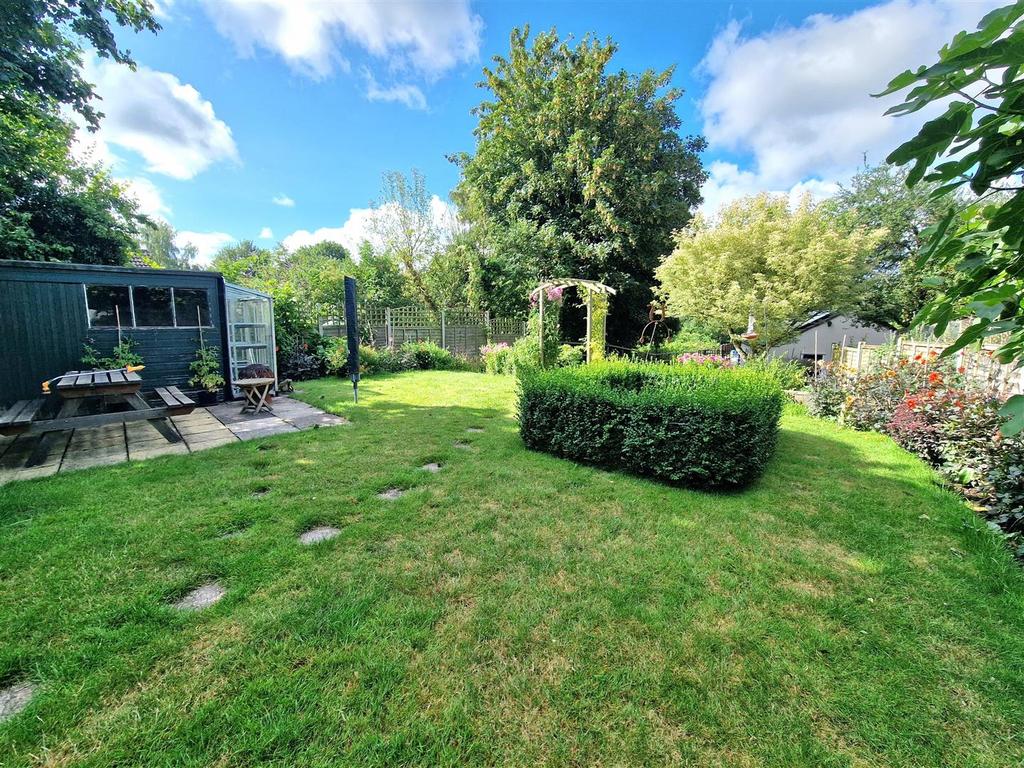 Moat Lane, Taynton, Gloucester 3 bed detached house for sale £469,750