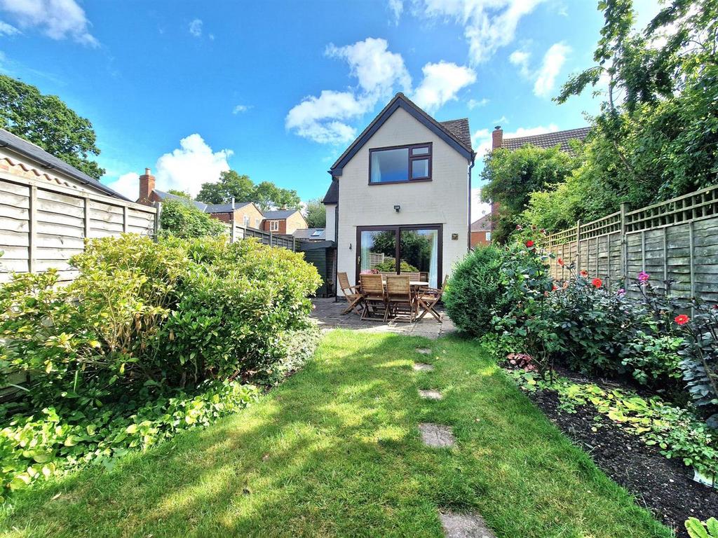 Moat Lane, Taynton, Gloucester 3 bed detached house for sale £469,750