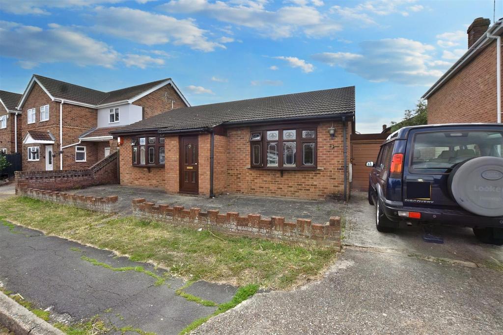 Winterswyk Avenue, Canvey Island SS8 2 bed detached bungalow for sale