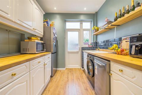 14 Braemar Road, Worcester Park, KT4 8SW