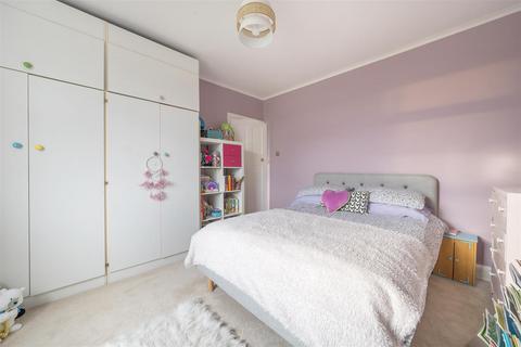 14 Braemar Road, Worcester Park, KT4 8SW