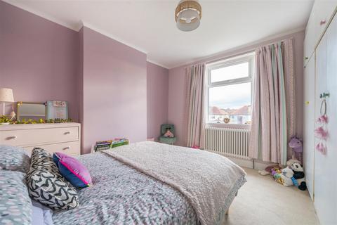 14 Braemar Road, Worcester Park, KT4 8SW