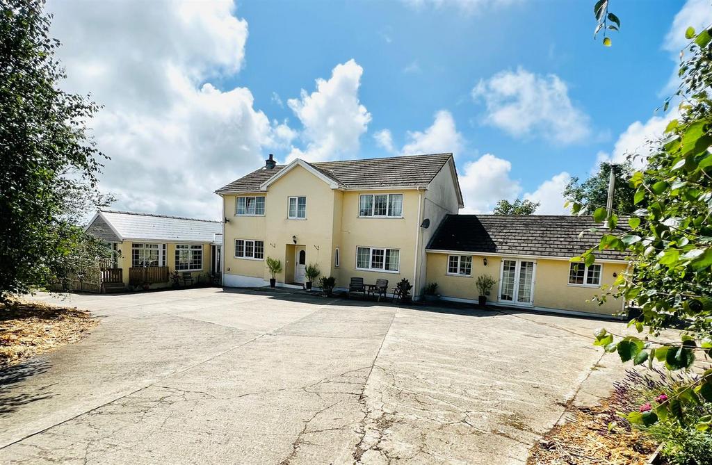 Pembroke 4 bed property with land for sale £698,000