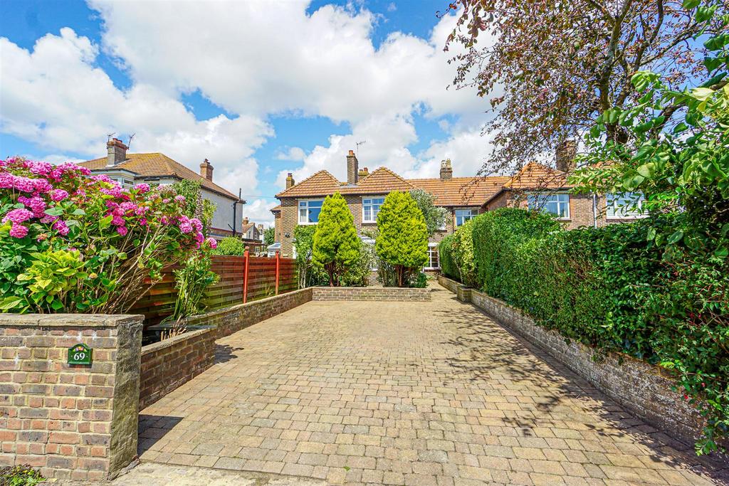 Beaufort Road, St. LeonardsOnSea 3 bed terraced house for sale £325,000