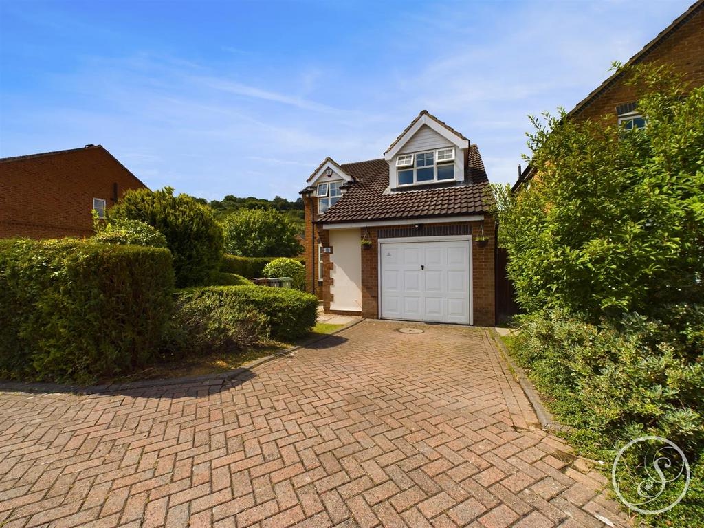 Boothroyd Drive, Leeds 3 bed detached house for sale £365,000