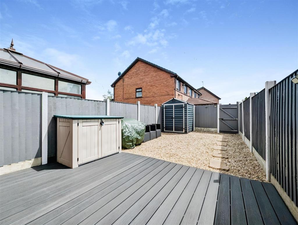 Bexhill Drive, Leigh 2 bed mews £180,000