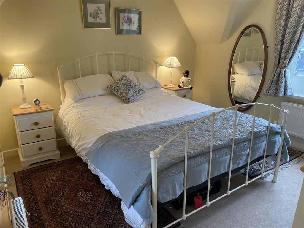 Bedroom 1.JPG
