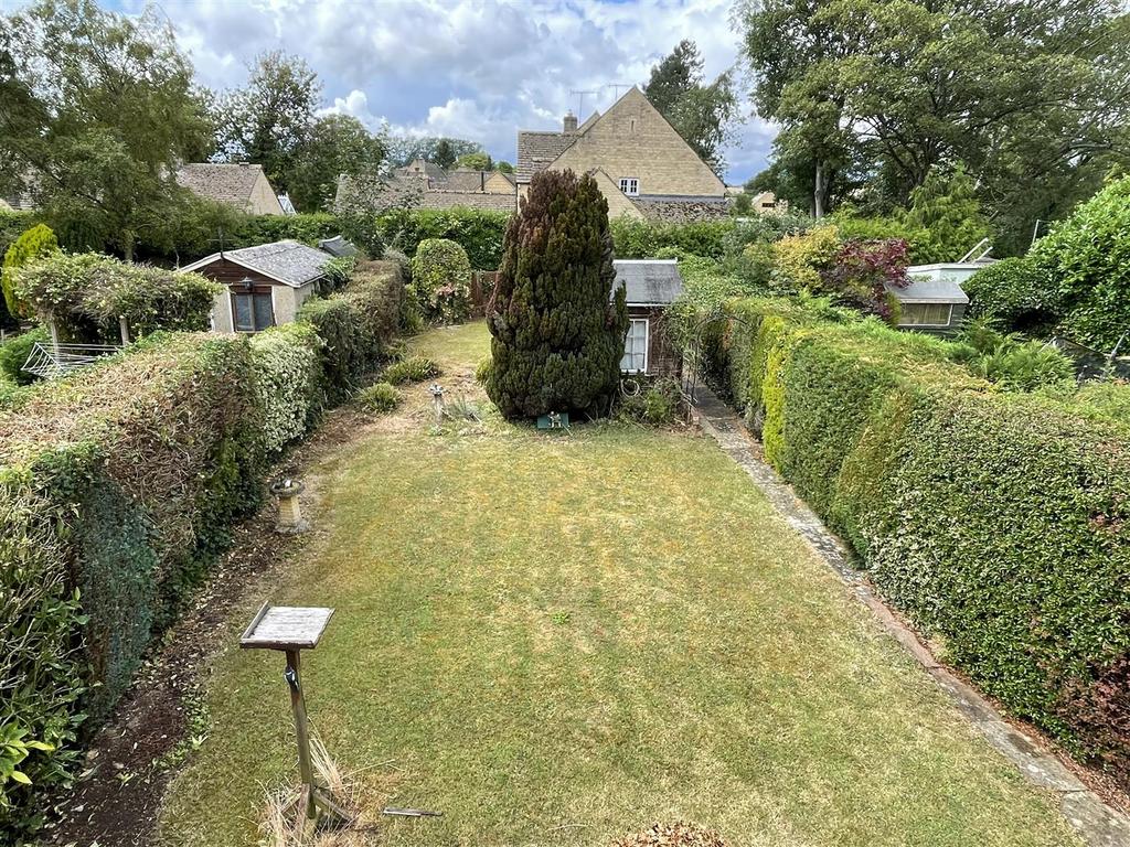 Rye Close, BourtonOnTheWater... 3 bed terraced house £307,500