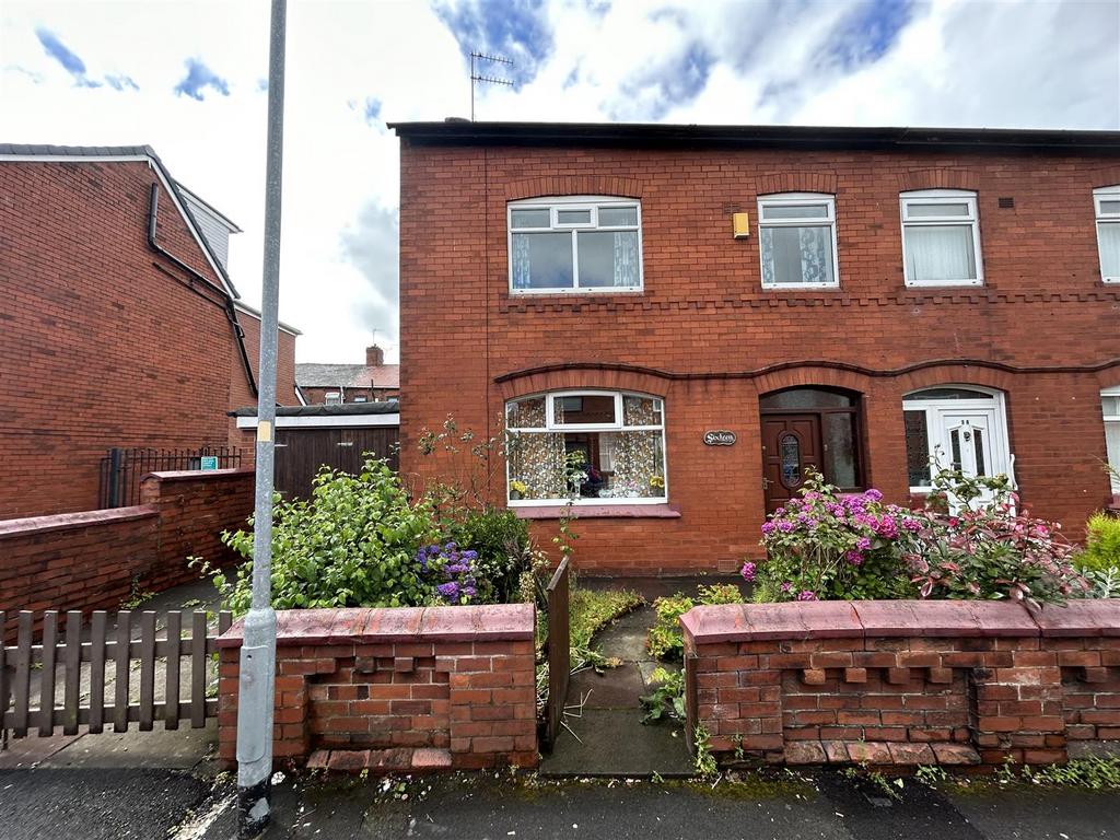 Tunstall Road, Clarksfield, Oldham 3 bed end of terrace house for sale