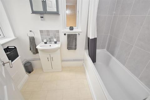 42 Shirebourn Vale, South Woodham Ferrers, Chelmsford, CM3 5ZX