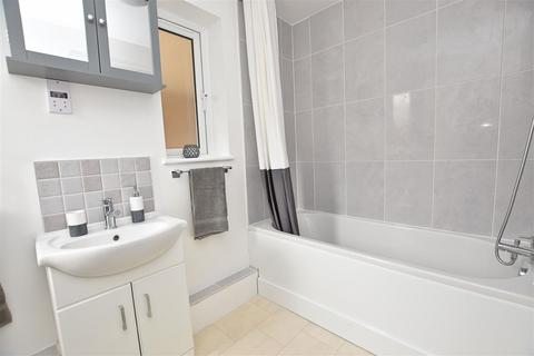 42 Shirebourn Vale, South Woodham Ferrers, Chelmsford, CM3 5ZX