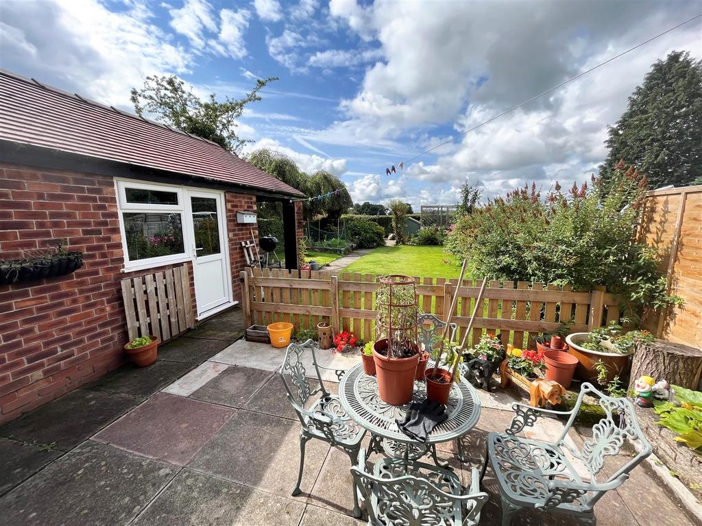 Moor Lane, Woodford, Stockport 3 bed house £1,995 pcm (£460 pw)
