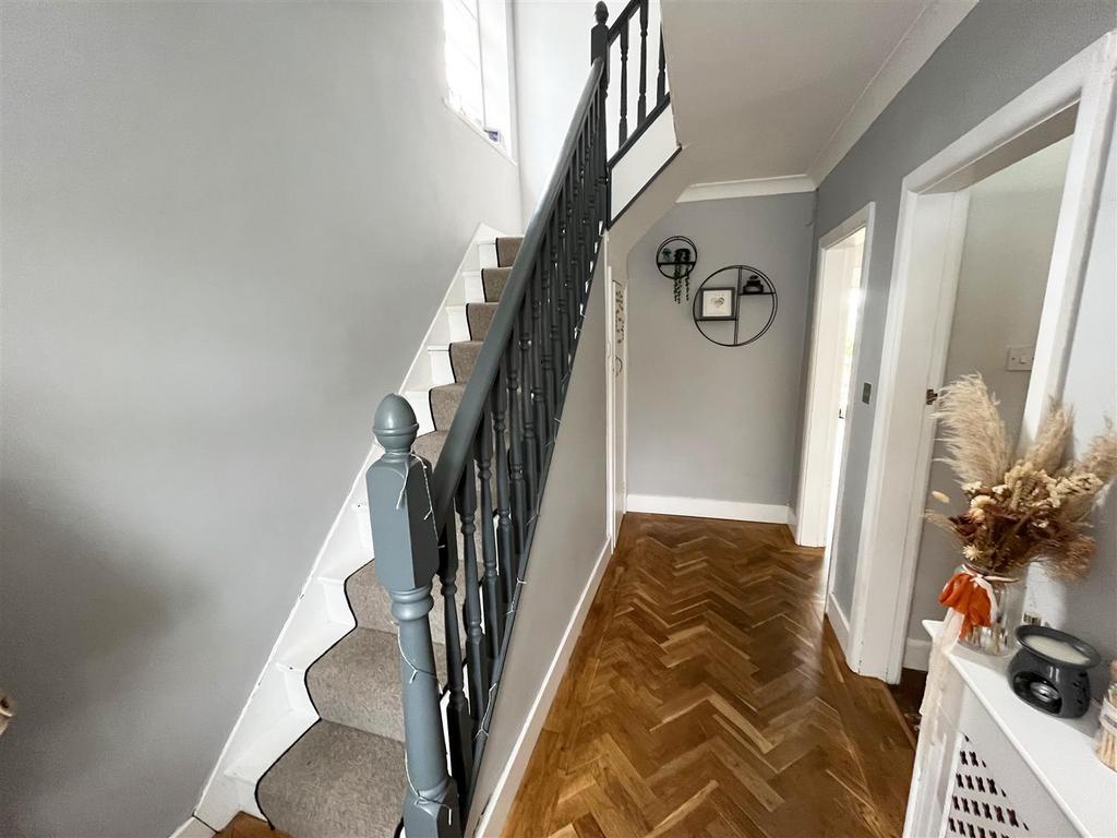 Moor Lane, Woodford, Stockport 3 bed house £1,995 pcm (£460 pw)