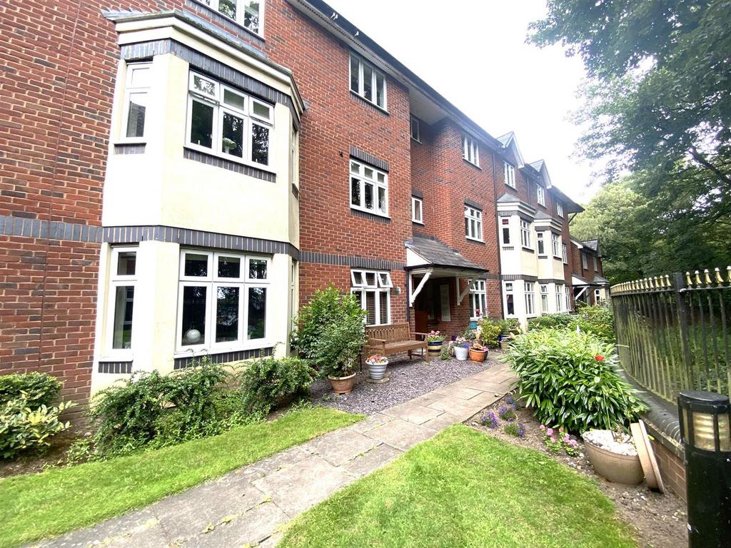 Loriners Grove, Walsall, West Midlands, WS1 2DN 2 bed apartment to rent £725 pcm (£167 pw)