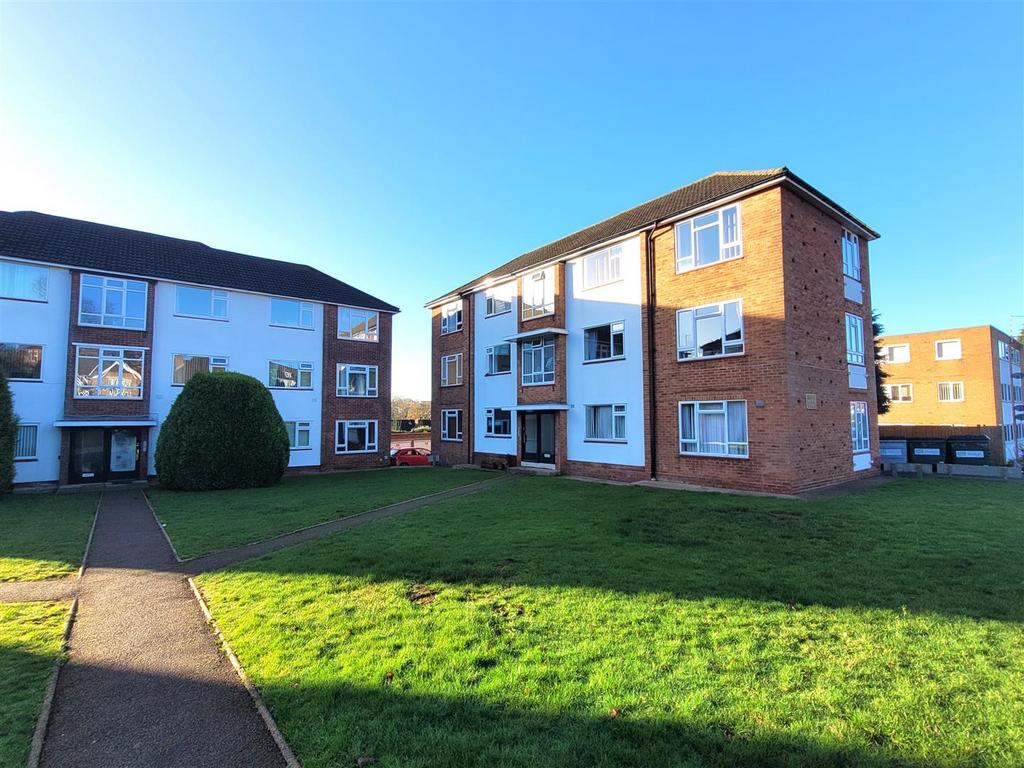 Balfour Court, Lichfield Road, Four Oaks B74 4DB 1 bed flat to rent £