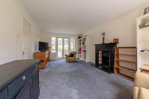 16 Bramble Close, Uppingham, Oakham, LE15 9PH