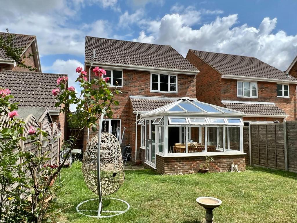 Haywain Close, Kingsnorth, Ashford 3 bed detached house for sale £415,000