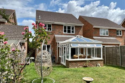 3 bedroom detached house for sale, Haywain Close, Kingsnorth, Ashford