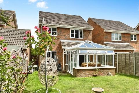 3 bedroom detached house for sale, Haywain Close, Kingsnorth, Ashford