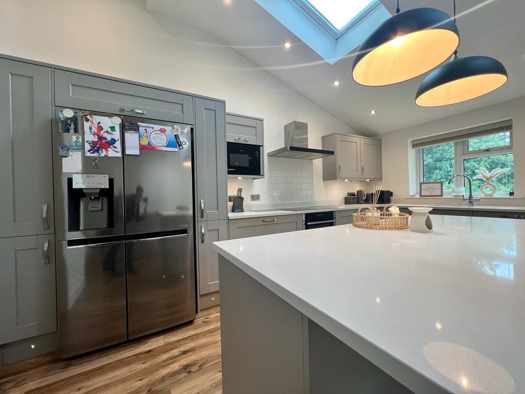 Kitchen 2.jpg