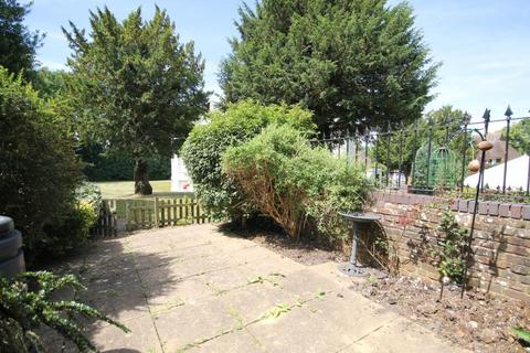 18 Bookham Grove, Great Bookham, Leatherhead, KT23 4NS