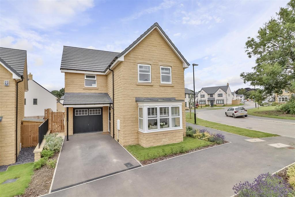 Spring Wood Crescent, Bramhope, LS16 3 bed detached house for sale £