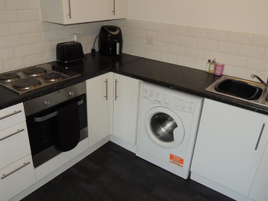 Crates Close, Kingswood, Bristol 1 bed apartment £850 pcm (£196 pw)