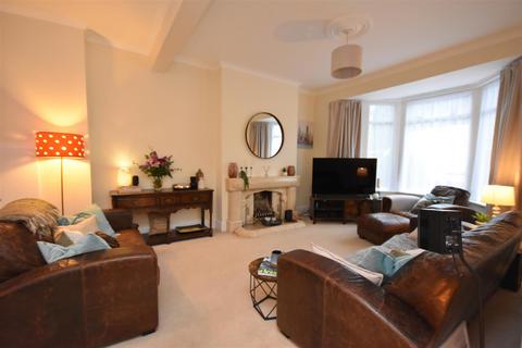 2 bedroom terraced house for sale, 29 Station Road, Penarth, CF64 3EP