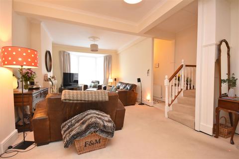 2 bedroom terraced house for sale, 29 Station Road, Penarth, CF64 3EP