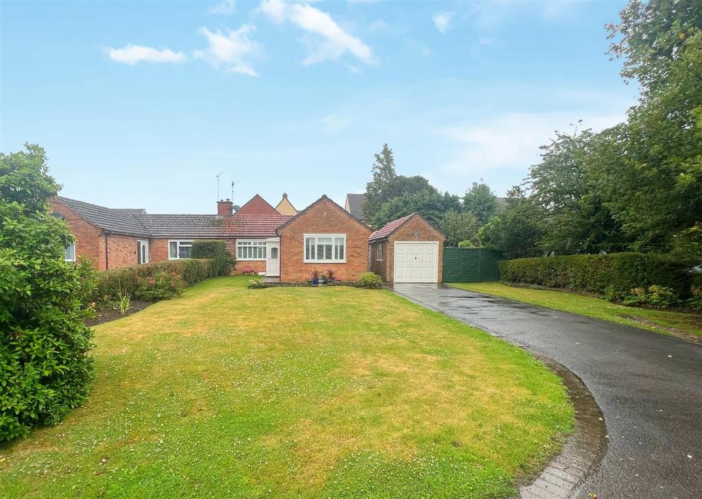 Crawford Close, BidfordOnAvon... 2 bed semidetached bungalow £330,000