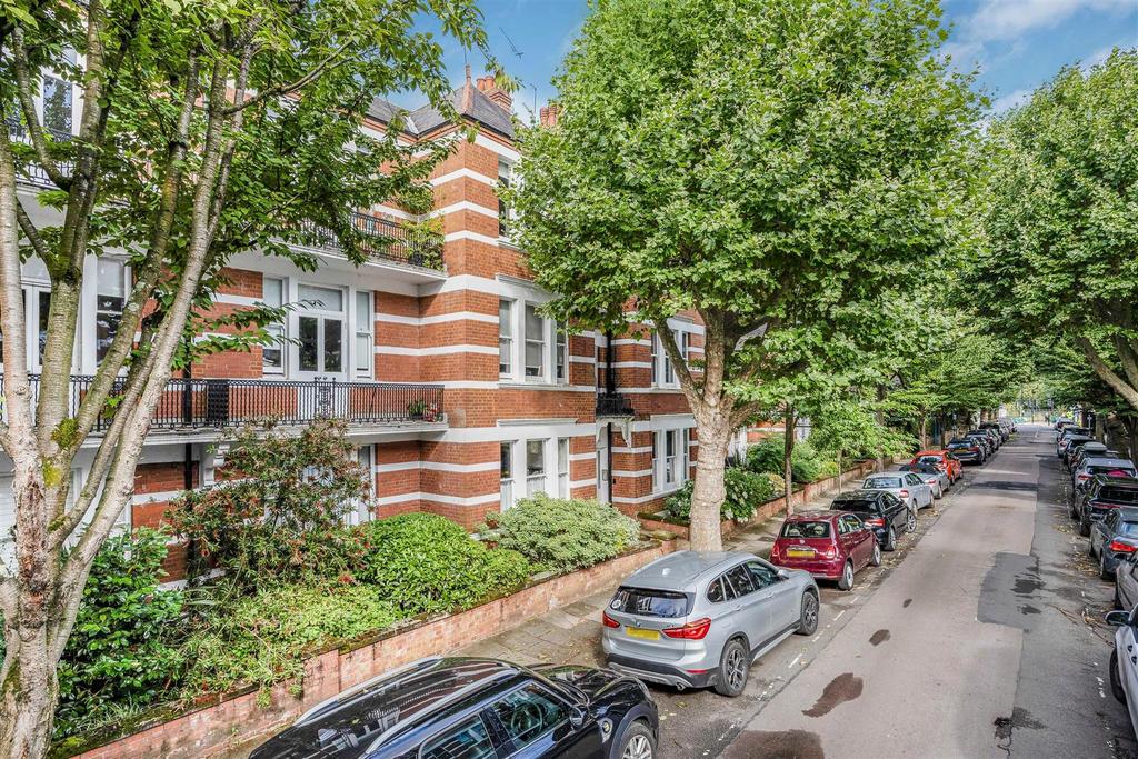 Riverview Gardens, Barnes, SW13 3 bed flat for sale £995,000