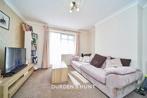 10, Runcorn House Kingsbridge Circus, Romford, RM3 8LX