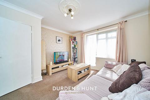 10, Runcorn House Kingsbridge Circus, Romford, RM3 8LX