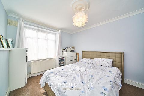 10, Runcorn House Kingsbridge Circus, Romford, RM3 8LX