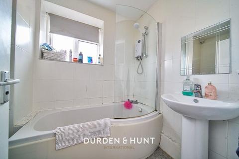 10, Runcorn House Kingsbridge Circus, Romford, RM3 8LX