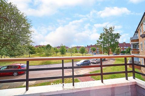 10, Runcorn House Kingsbridge Circus, Romford, RM3 8LX