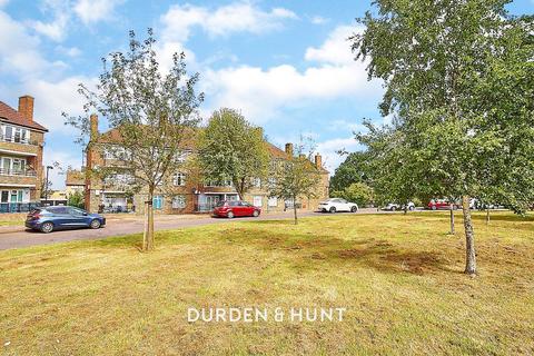 10, Runcorn House Kingsbridge Circus, Romford, RM3 8LX