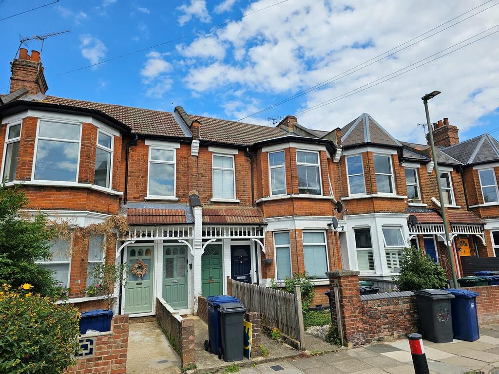 Manor Park Road, London, N2 3 bed flat £2,380 pcm (£549 pw)