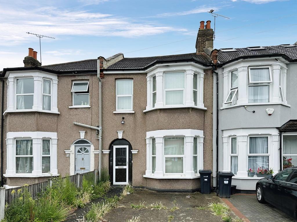 Auckland Road, ILFORD, IG1 3 bed terraced house for sale £475,000