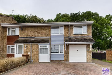 30 Albury Close, Chatham, ME5 8UW